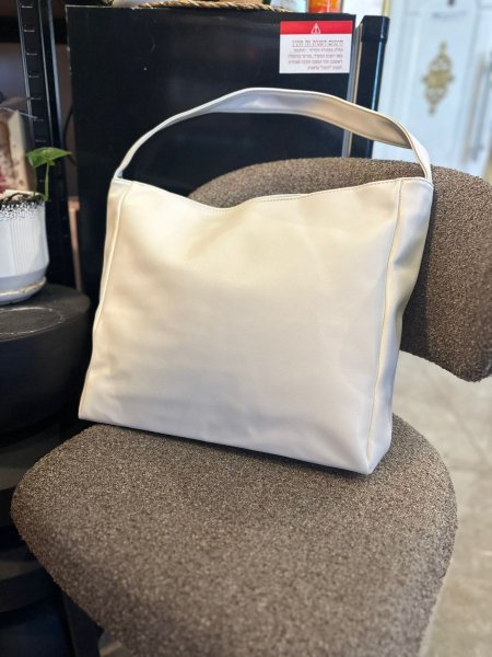 جزدان جلد حجم كبير ابيض <br> <span class='text-color-warm'>سيتوفر قريباً</span>